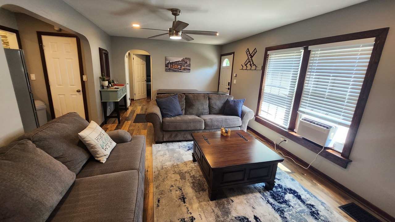 Photo of Livingroom in Youngstown