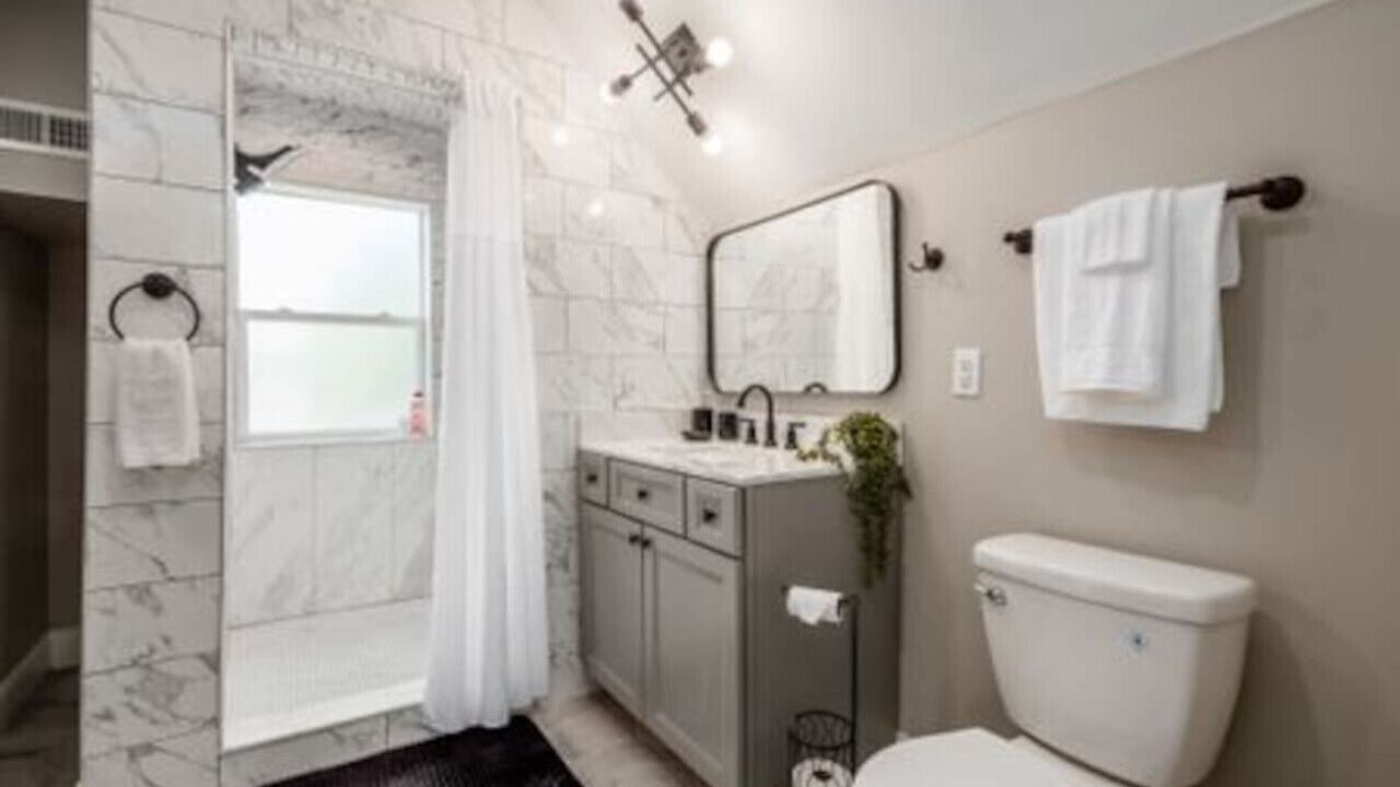 Photo of Bathroom in Near East Columbus
