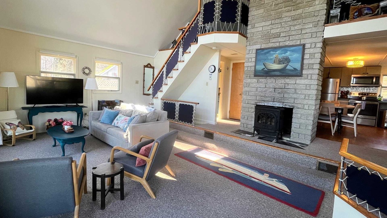 Photo of Livingroom in Salsbury Cove