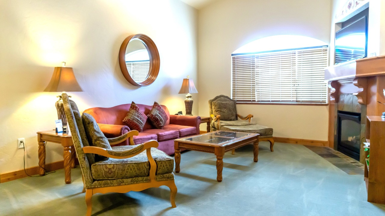 Photo of Livingroom in Midway