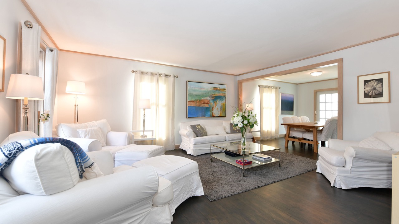 Photo of Livingroom in Roxbury