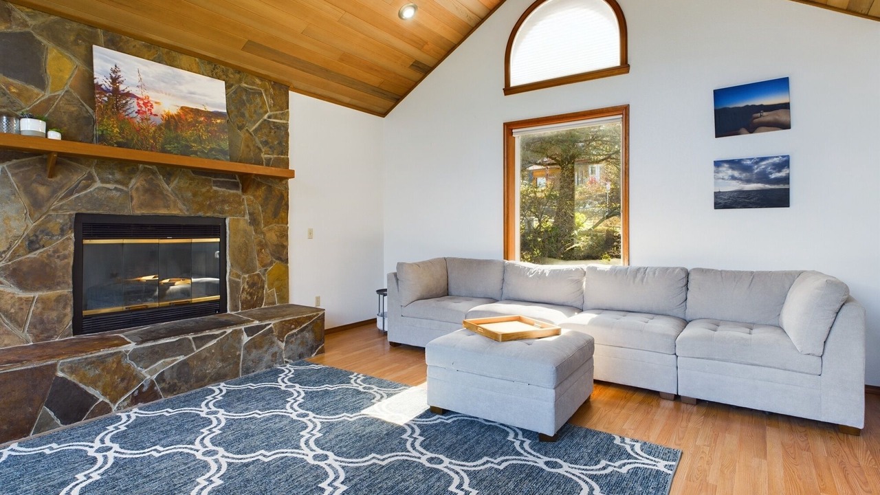 Photo of Livingroom in West Juneau