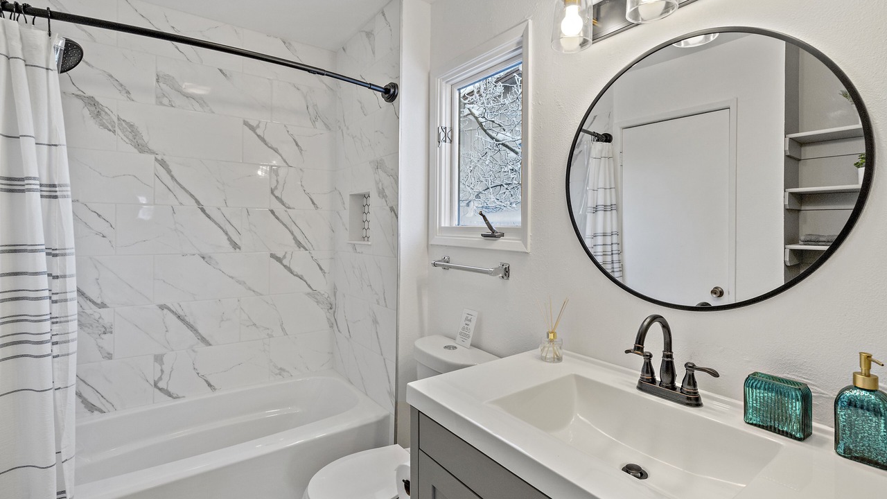 Photo of Bathroom in Bayshore - Klatt