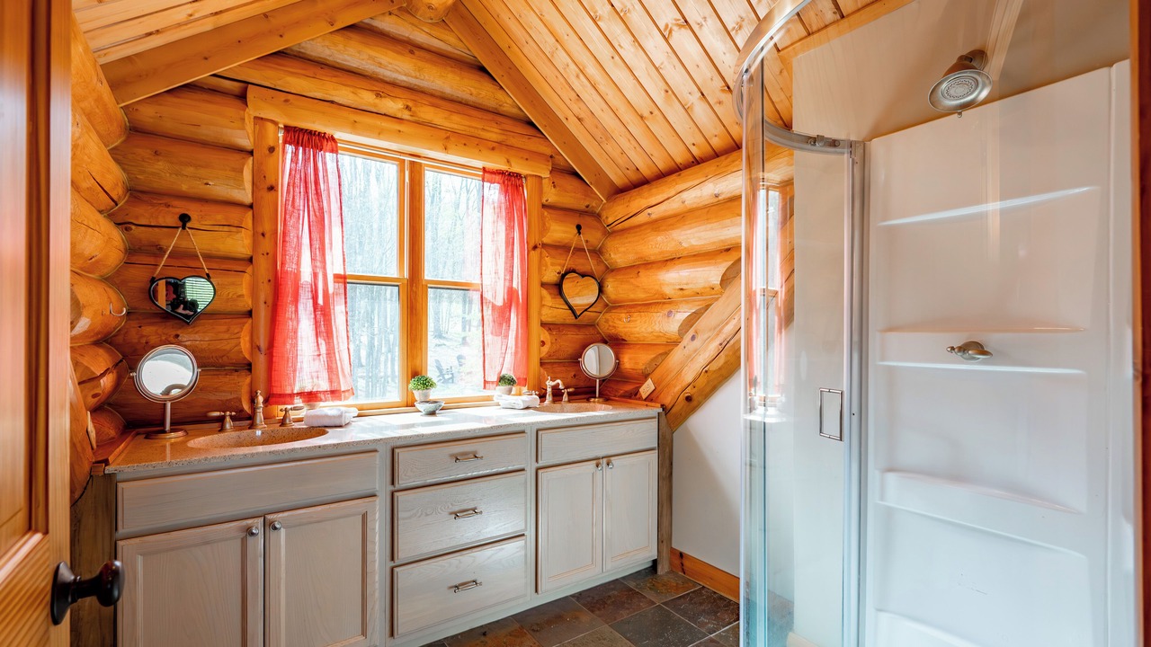 Photo of Bathroom in North Glade Hills