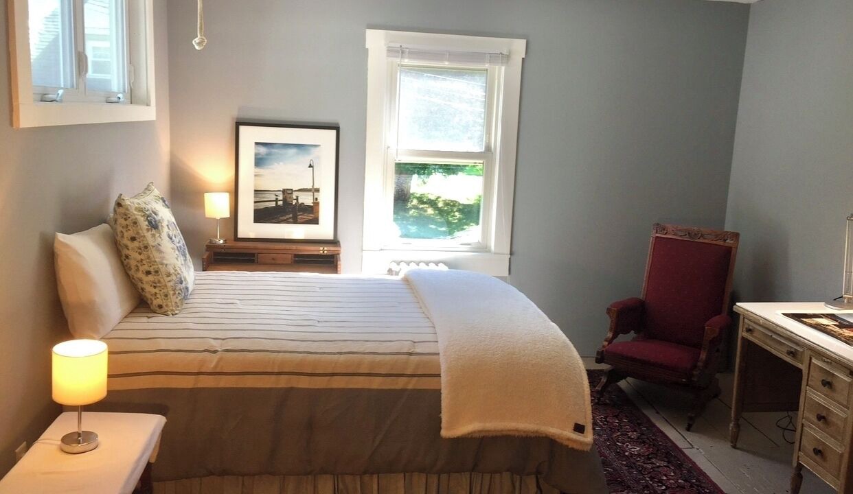Photo of Bedroom in Lee