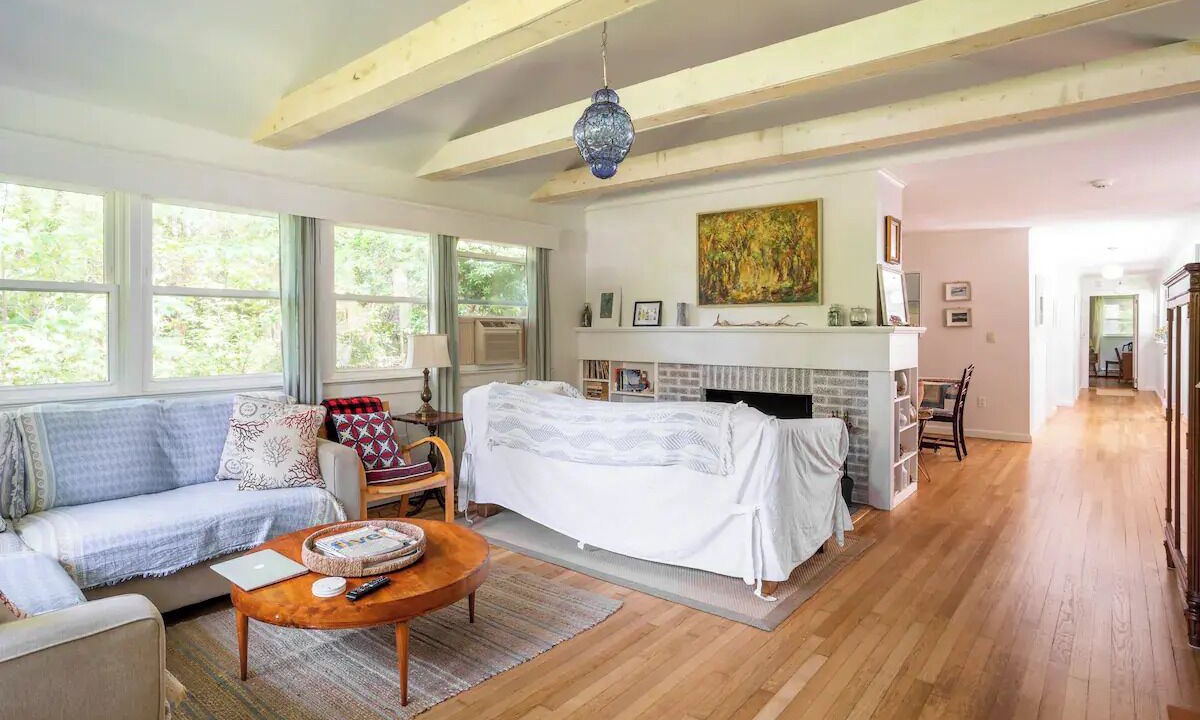 Photo of Livingroom in Town of Southold Town