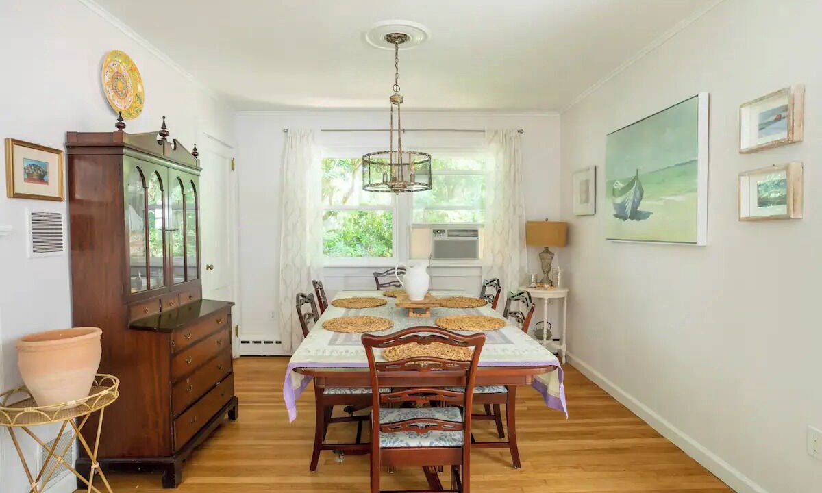 Photo of Livingroom in Town of Southold Town