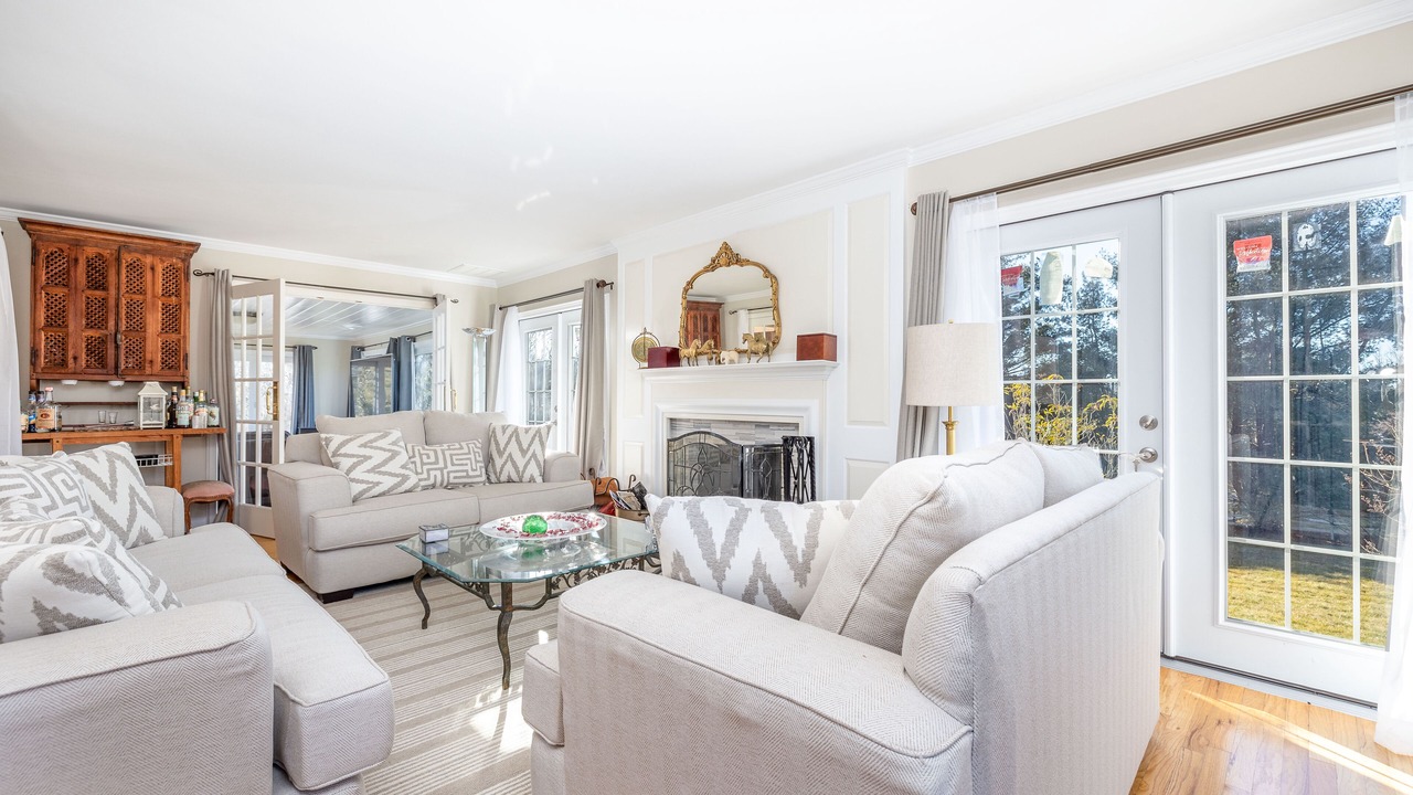 Photo of Livingroom in Roxbury