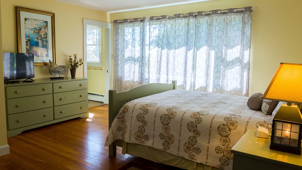 Photo of Bedroom in Glen Cove