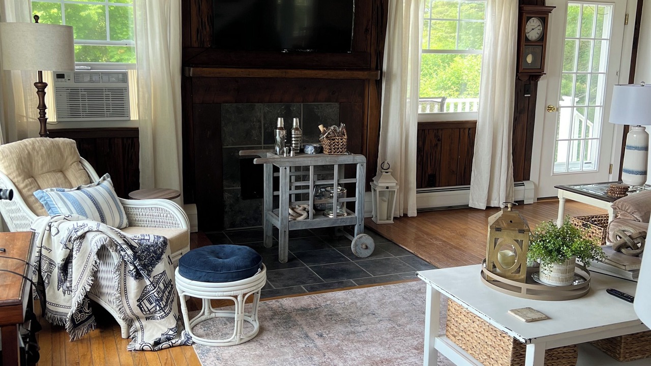 Photo of Livingroom in Castine
