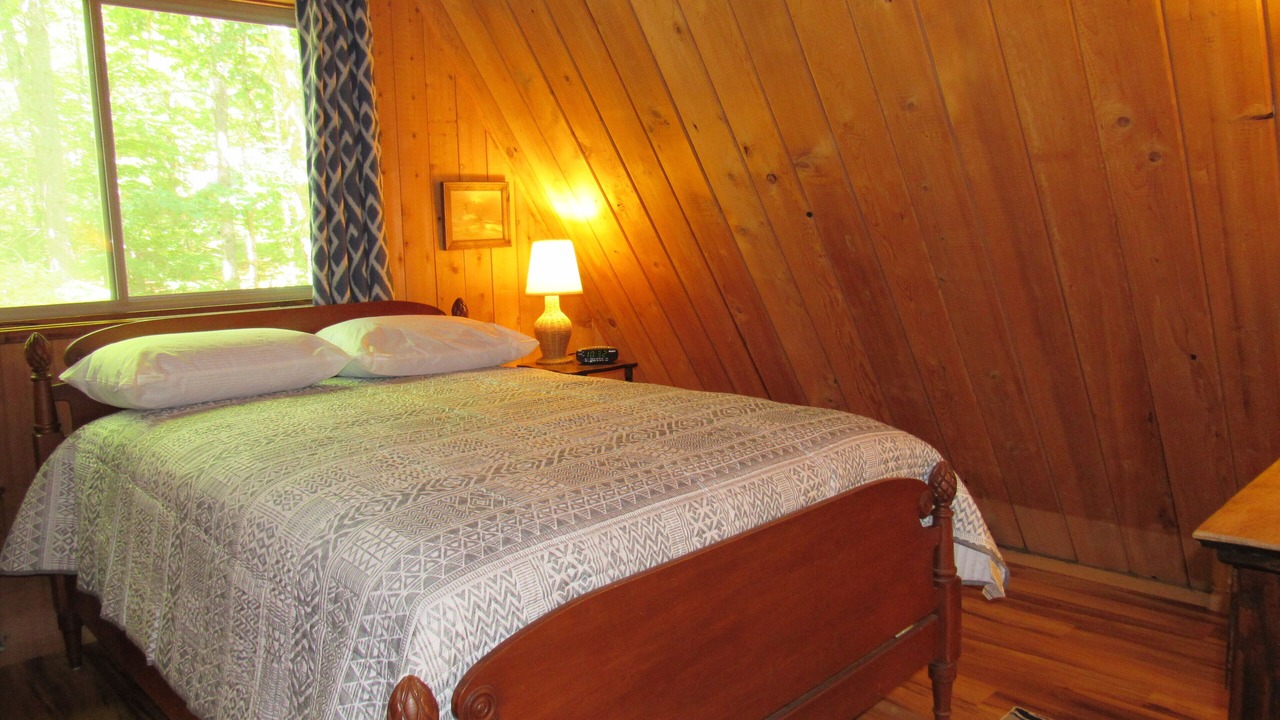 Photo of Bedroom in Lake Arrowhead