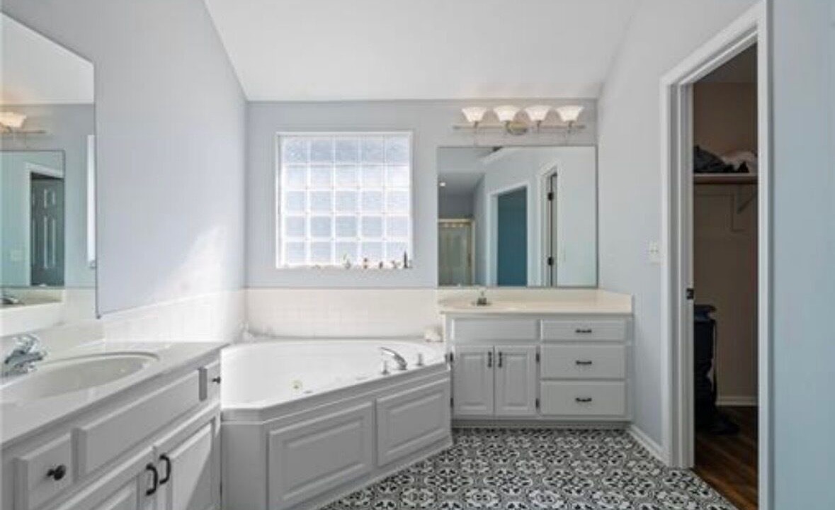 Photo of Bathroom in Blue Springs