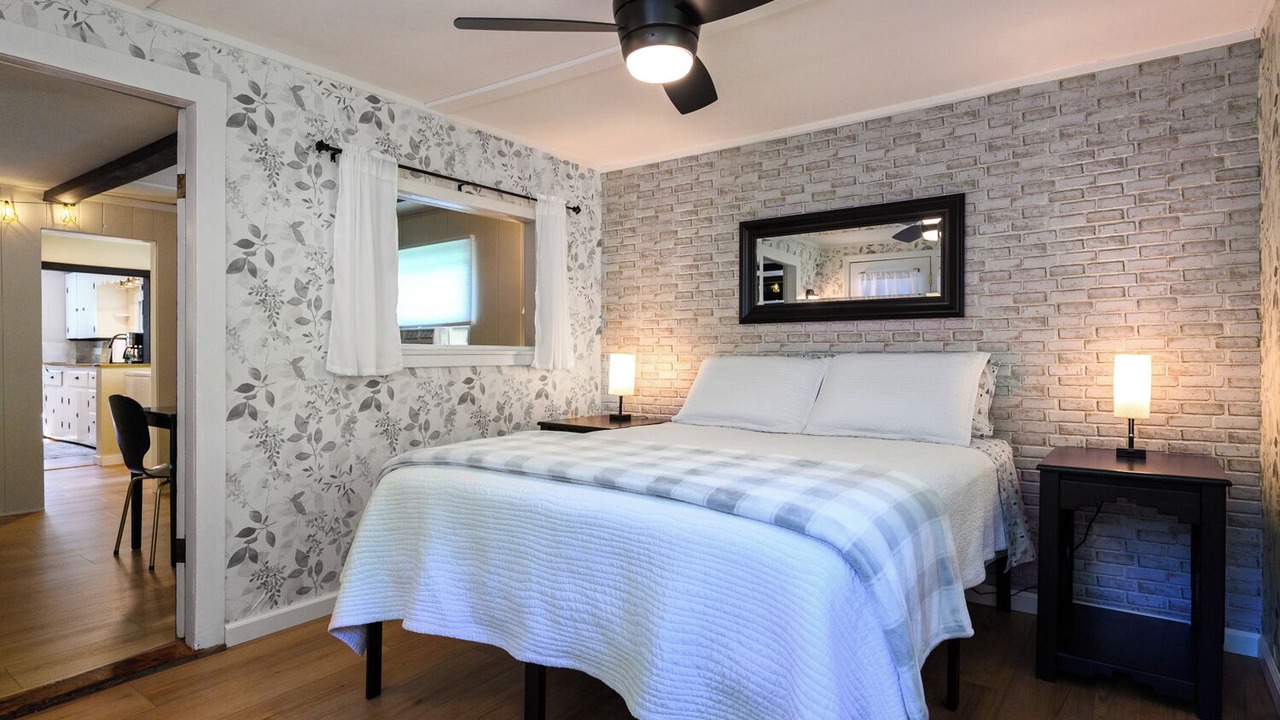 Photo of Bedroom in West Hill Lake