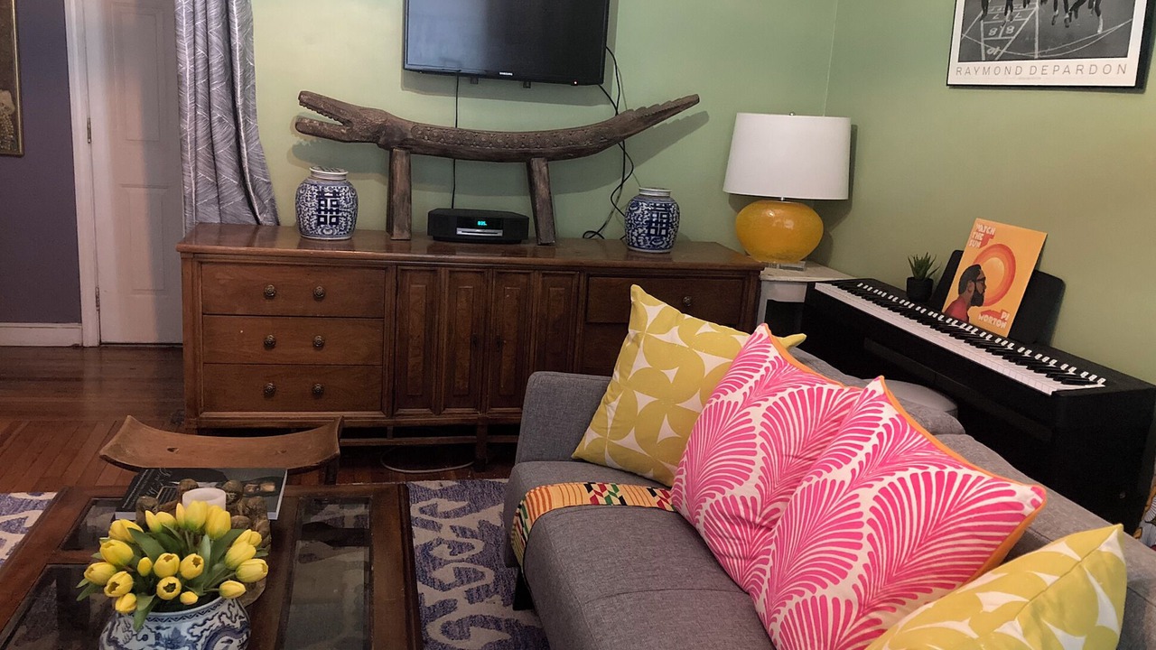 Photo of Livingroom in Roxbury