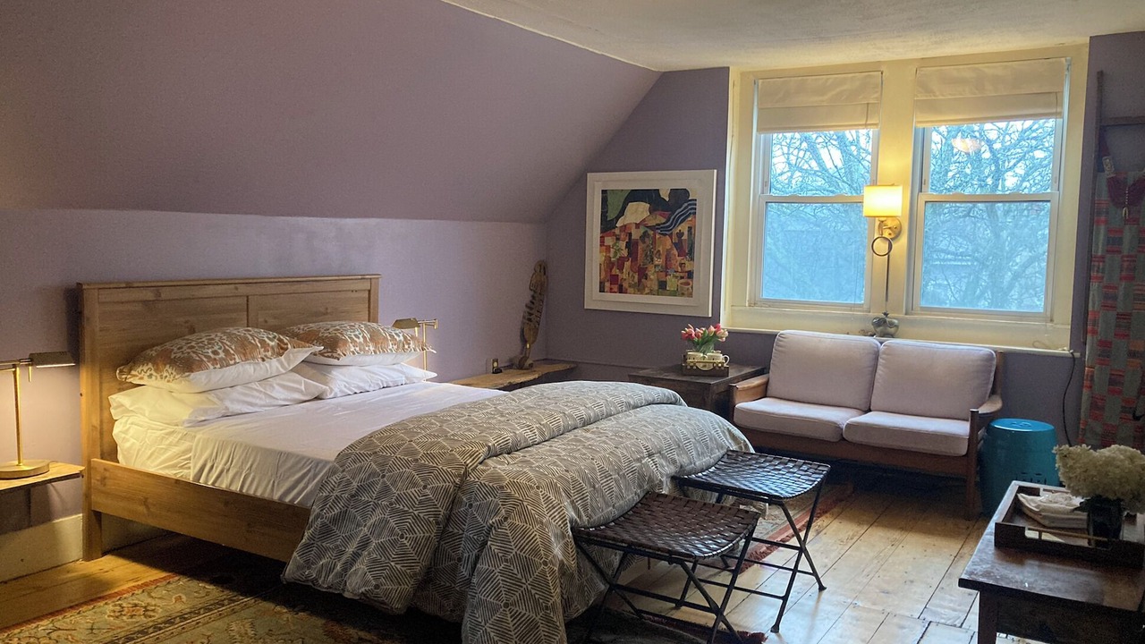 Photo of Bedroom in Roxbury