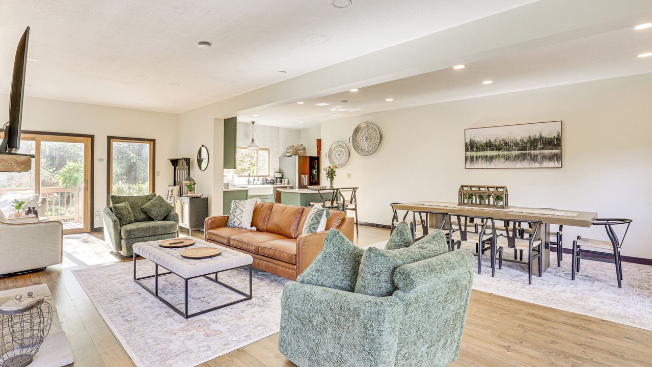 Photo of Livingroom in Cuyahoga Falls