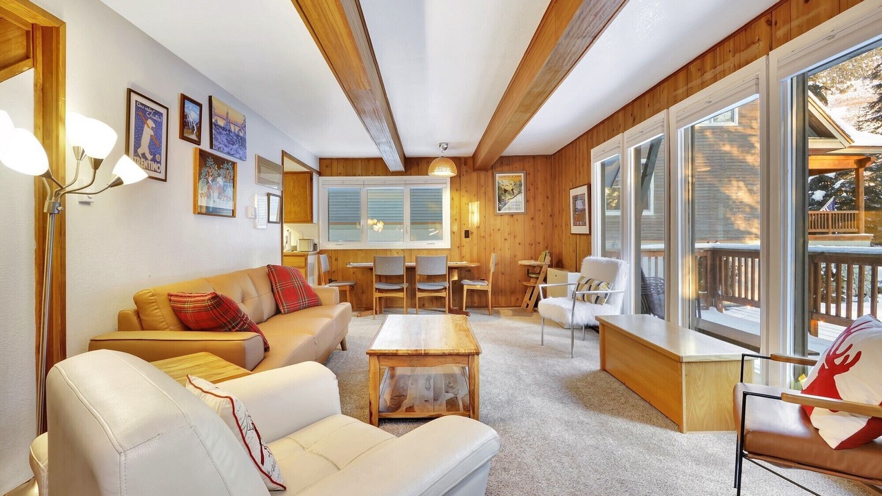 Photo of Livingroom in Alyeska