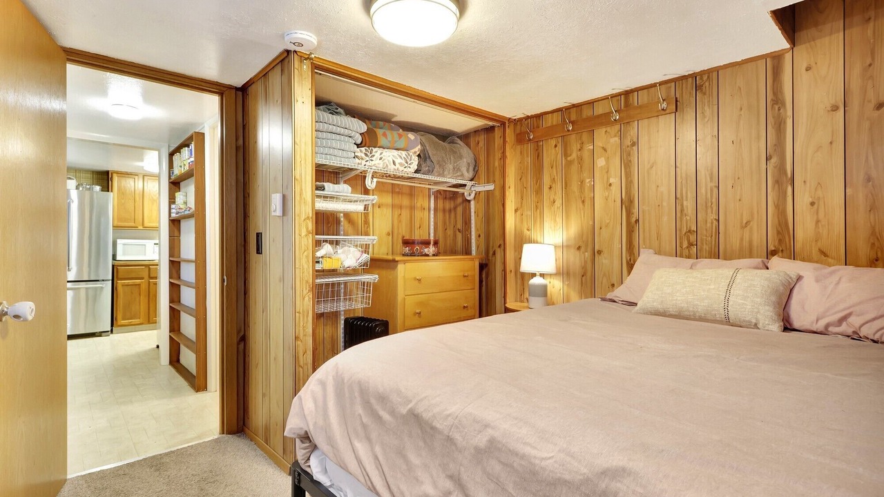 Photo of Bedroom in Alyeska