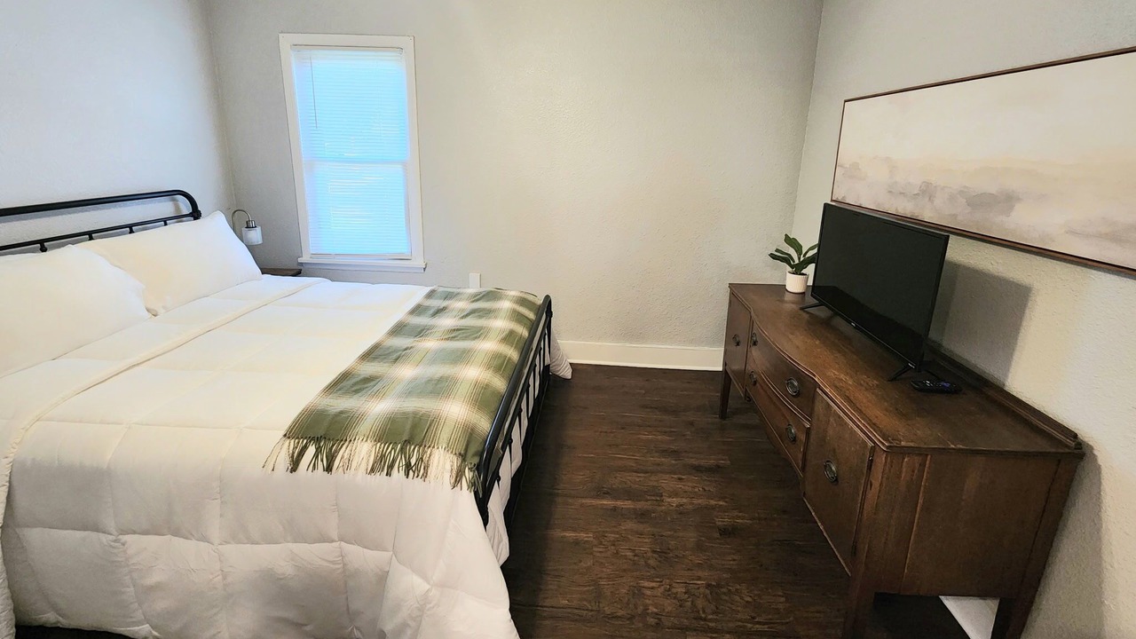 Photo of Bedroom in Cave Springs
