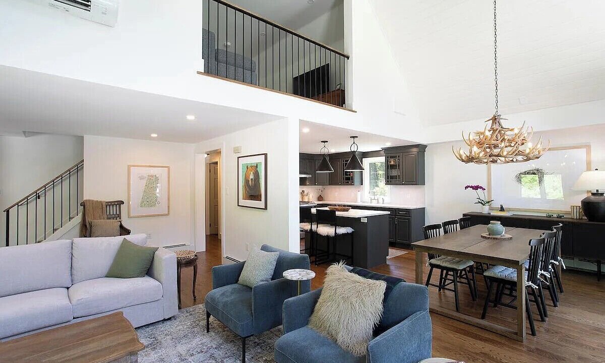 Photo of Livingroom in Ashley Falls