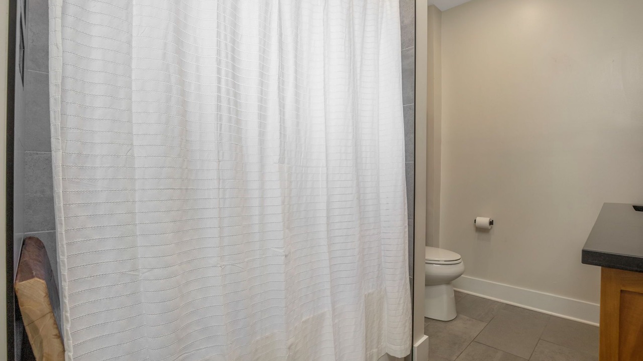 Photo of Bathroom in Weinland Park