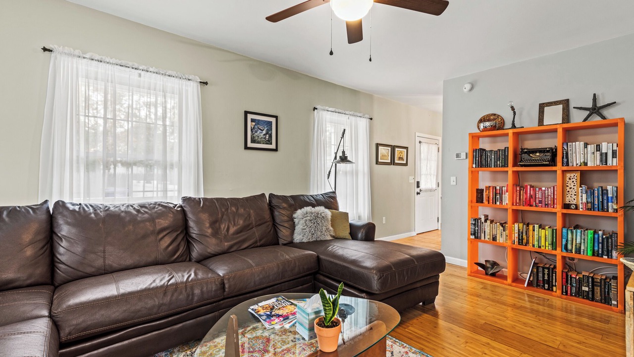 Photo of Livingroom in Knightville