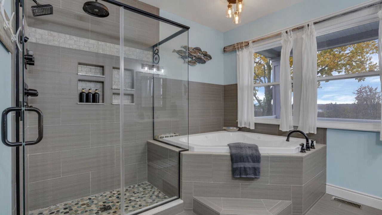 Photo of Bathroom in Buckeye Lake