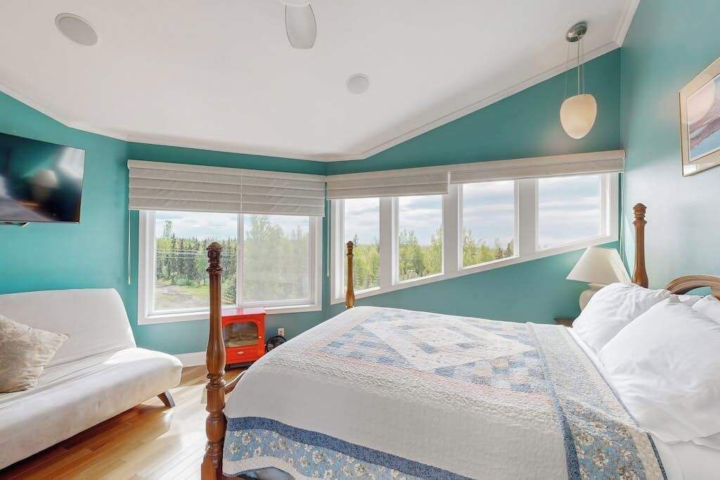 Photo of Bedroom in Mid-Hillside