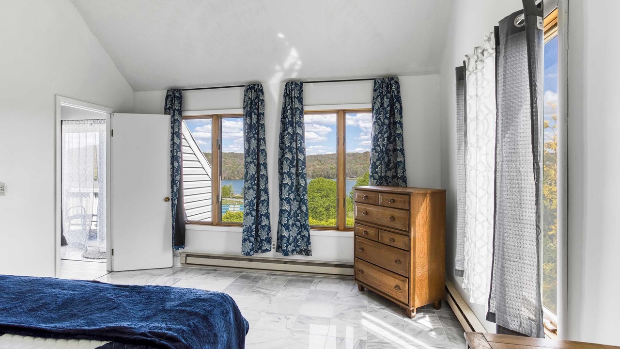 Photo of Bedroom in Alpine Lake