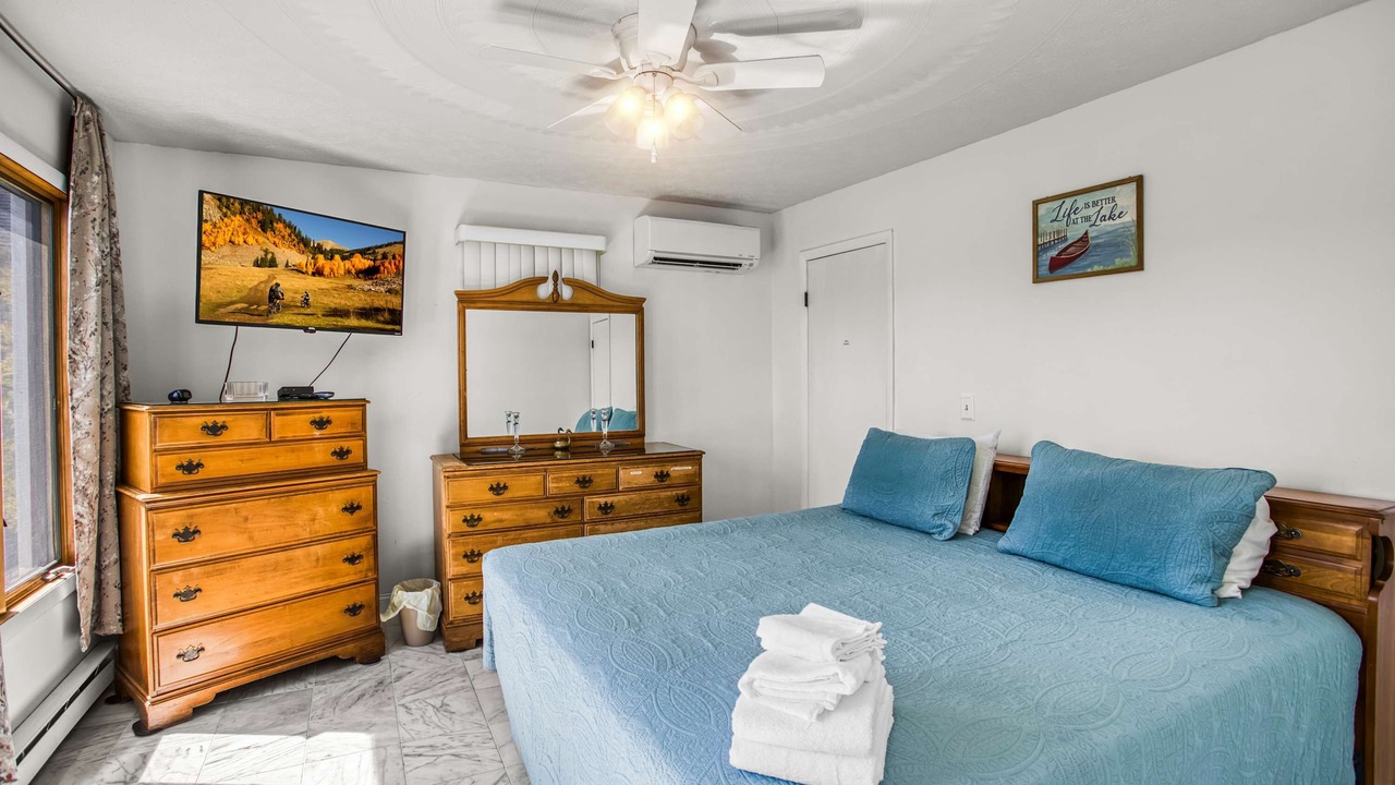 Photo of Bedroom in Alpine Lake