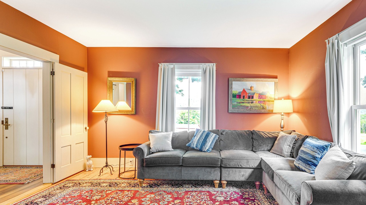 Photo of Livingroom in Lyndon Center