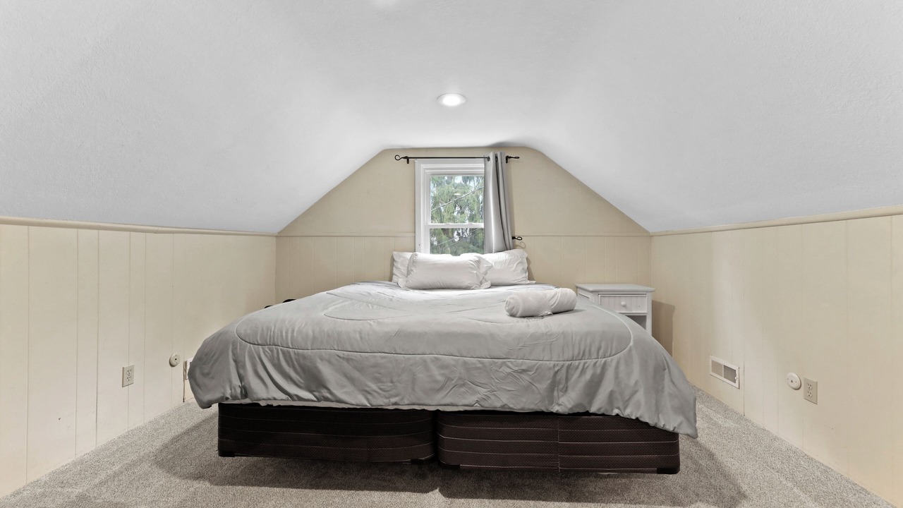 Photo of Bedroom in Akron