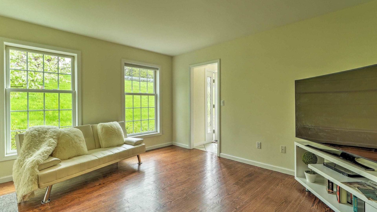 Photo of Livingroom in Goshen