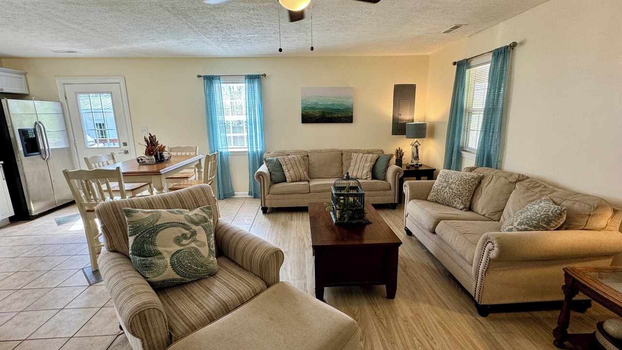 Photo of Livingroom in Falls of Rough