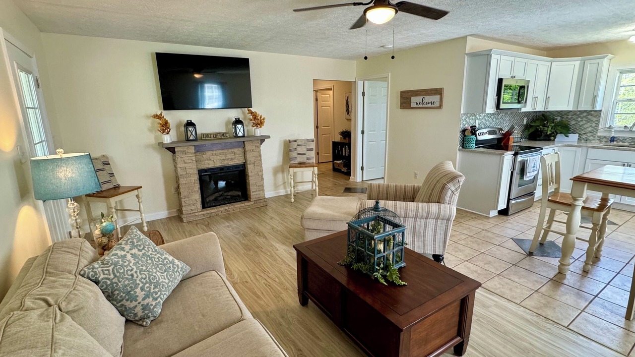 Photo of Livingroom in Falls of Rough