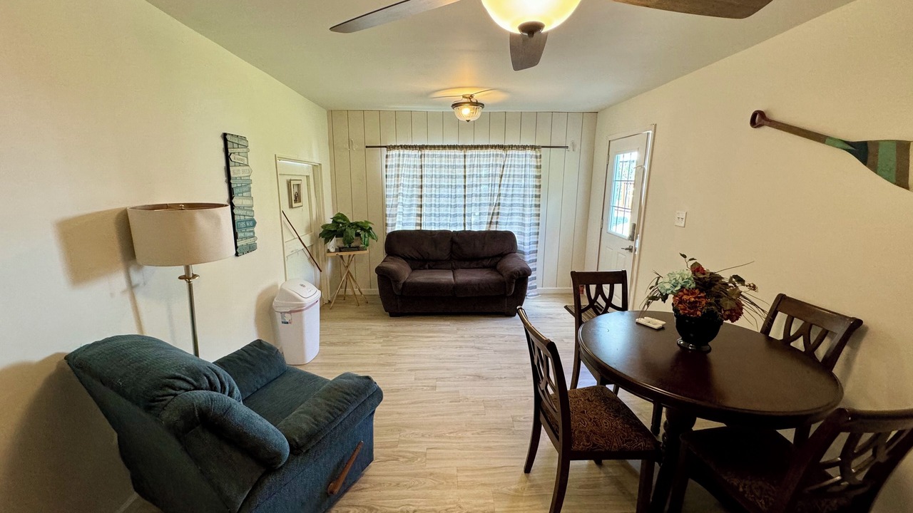 Photo of Livingroom in Falls of Rough