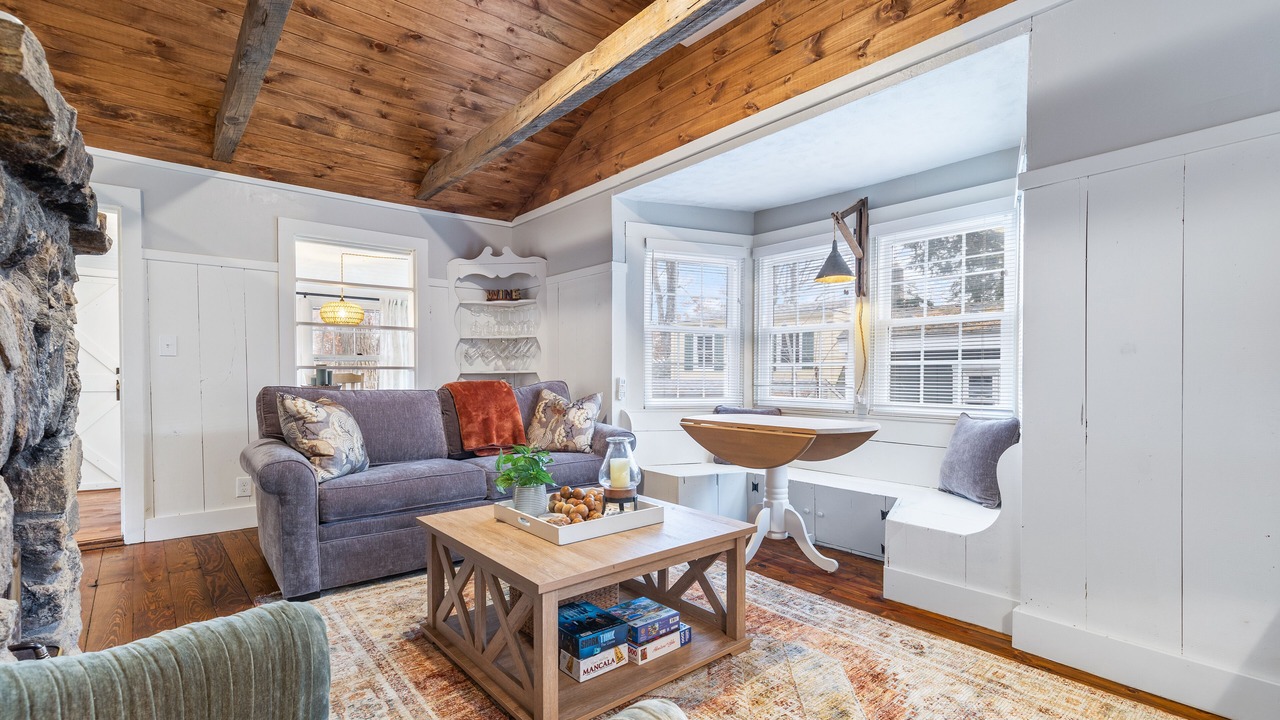 Photo of Livingroom in Lake Pocotopaug