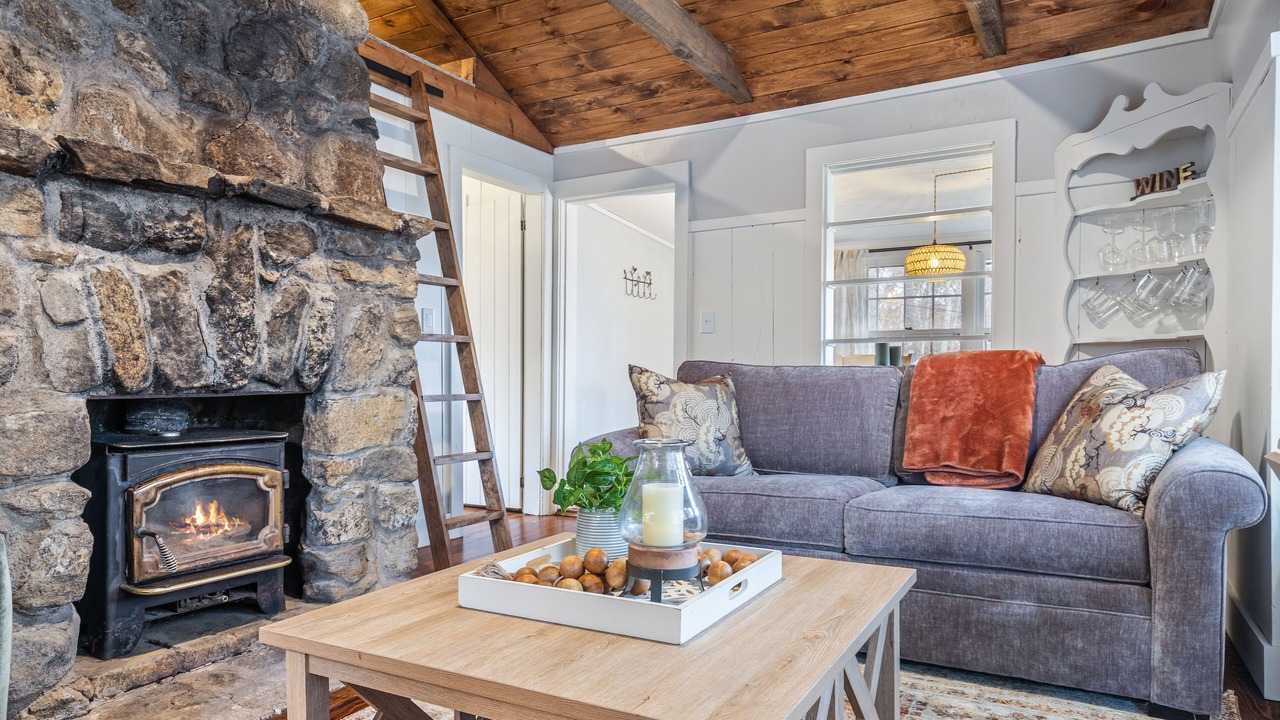 Photo of Livingroom in Lake Pocotopaug