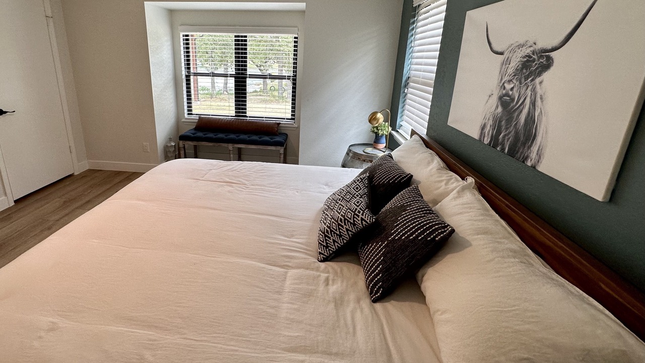 Photo of Bedroom in Sulphur