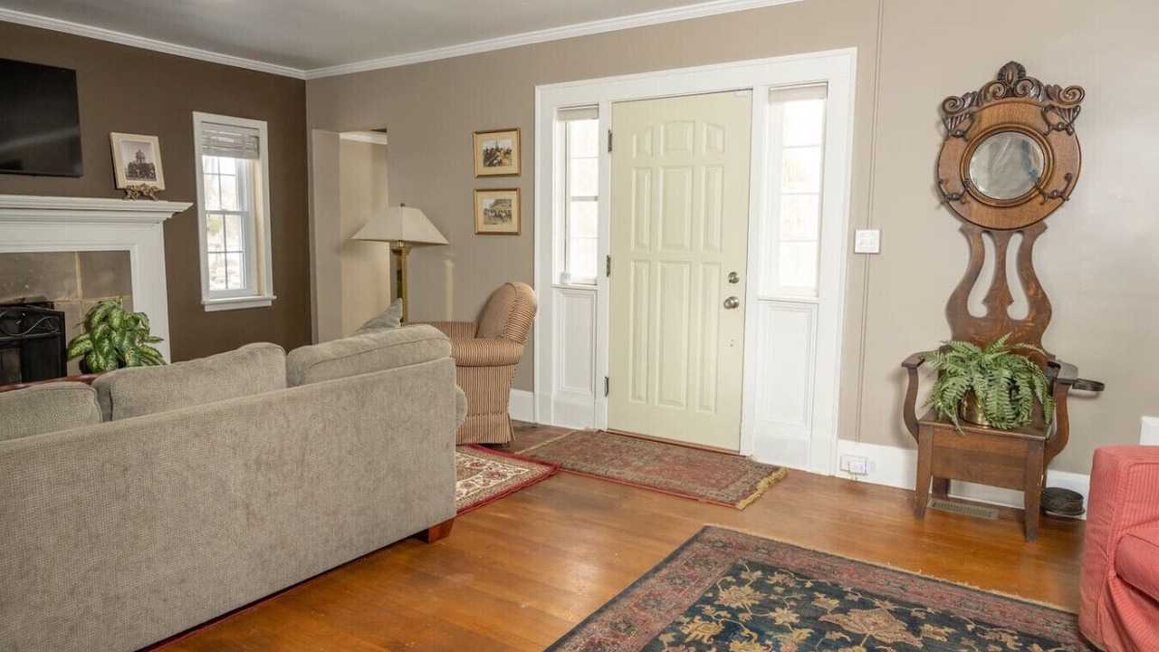 Photo of Livingroom in New Philadelphia