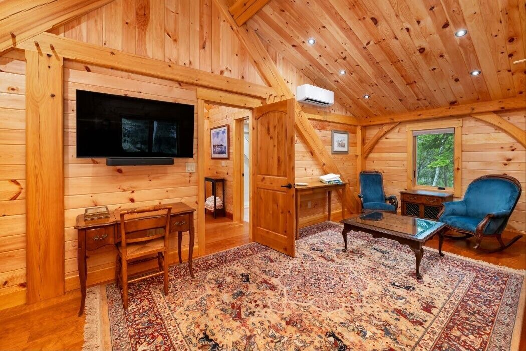 Photo of Livingroom in Meredith