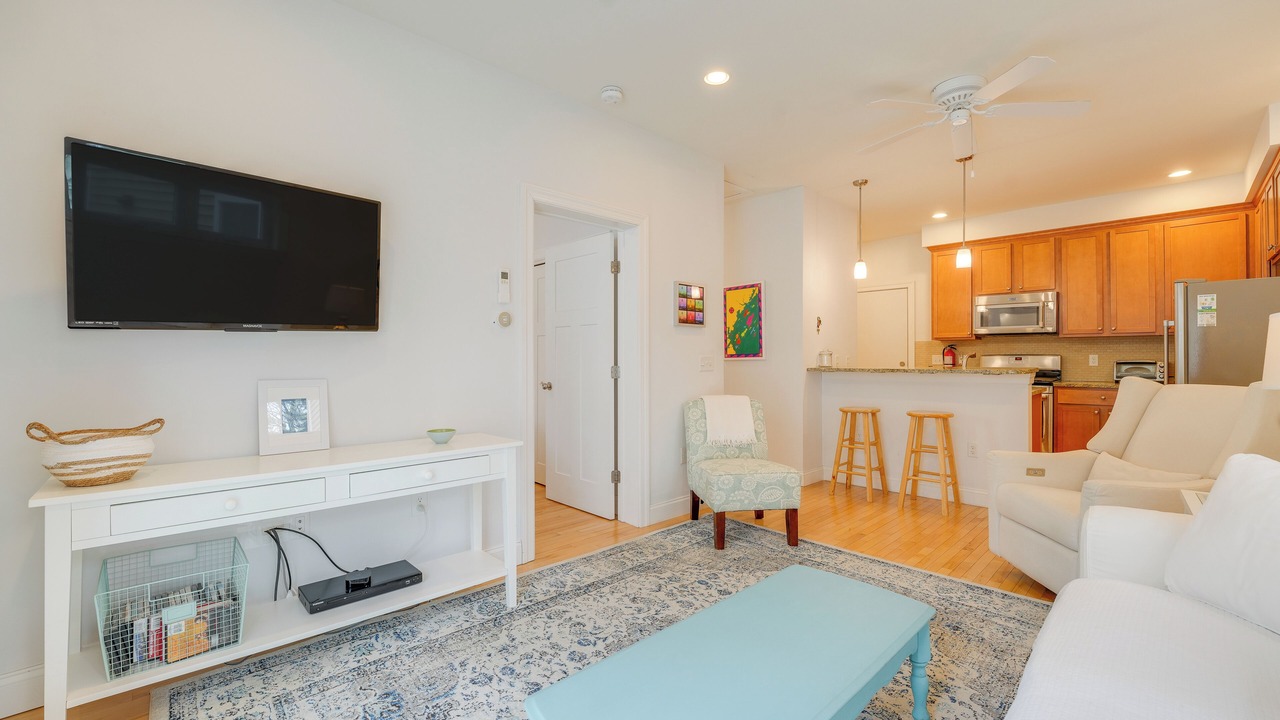 Photo of Livingroom in Back Cove