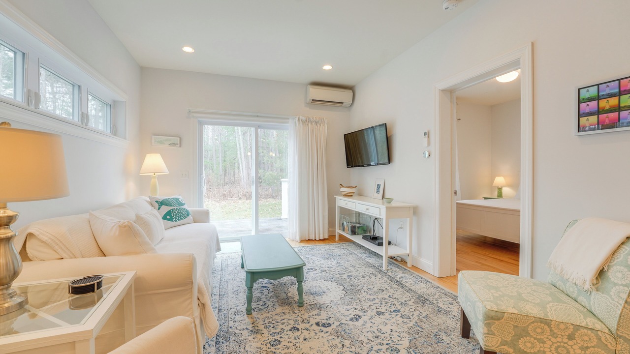 Photo of Livingroom in Back Cove