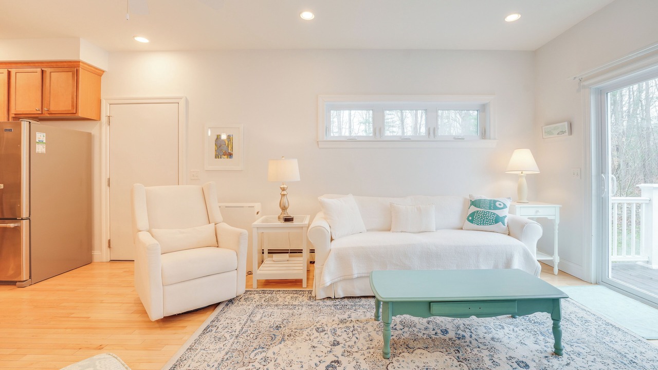Photo of Livingroom in Back Cove