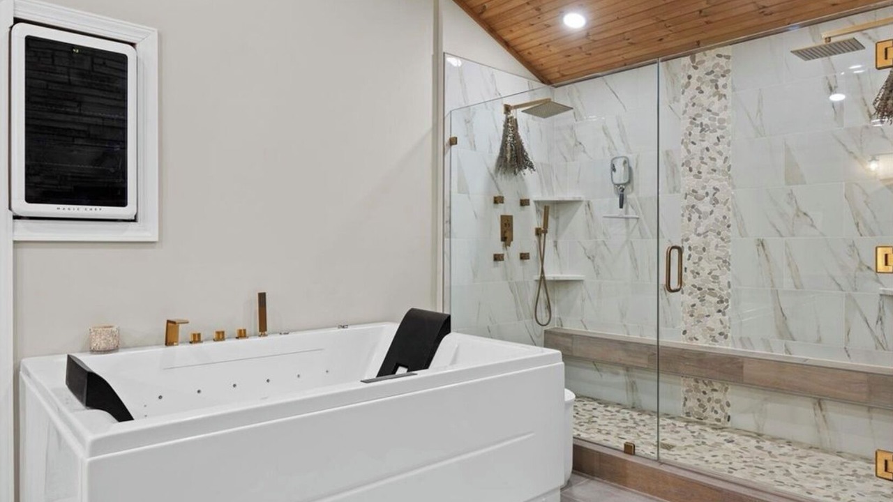 Photo of Bathroom in Bowling Green