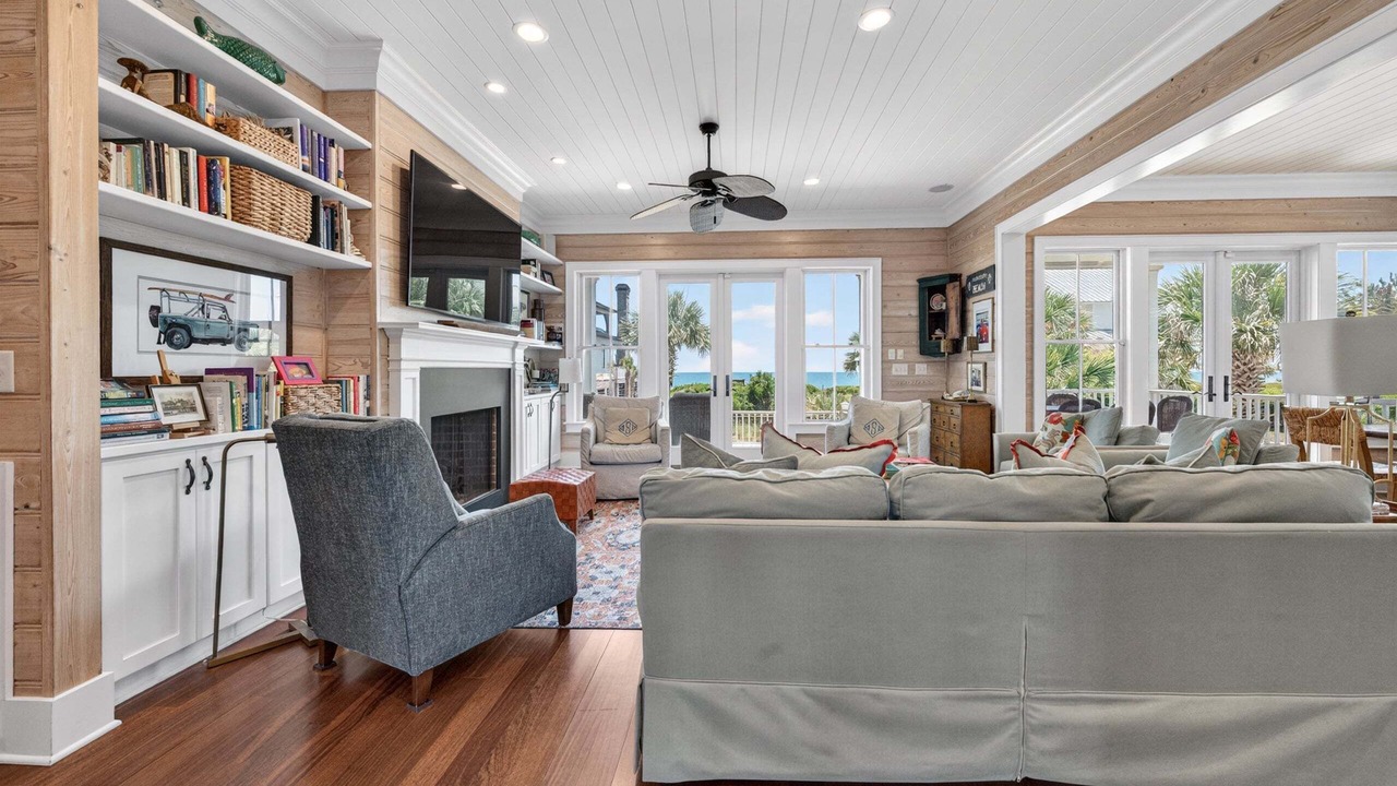 Photo of Livingroom in Debordieu Colony