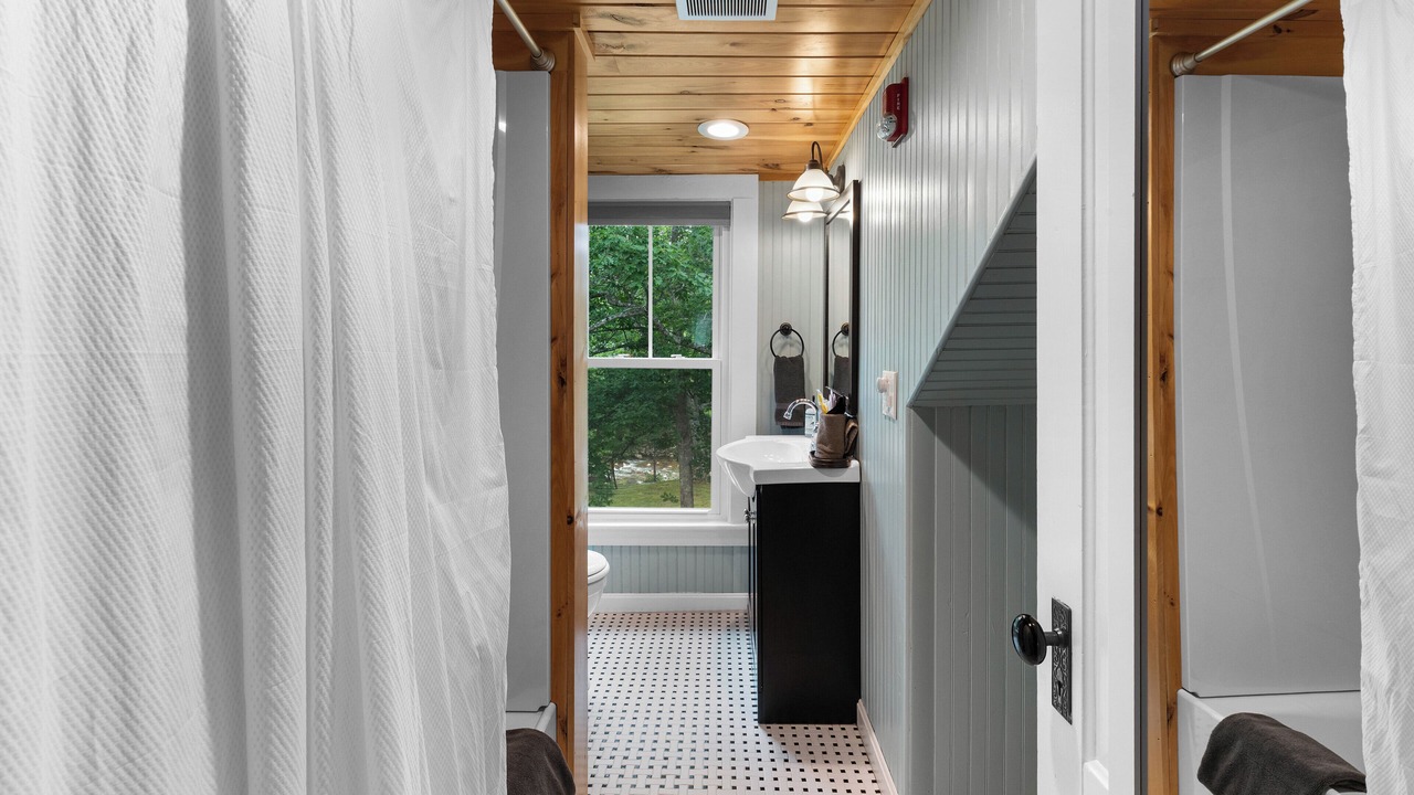 Photo of Bathroom in Intervale
