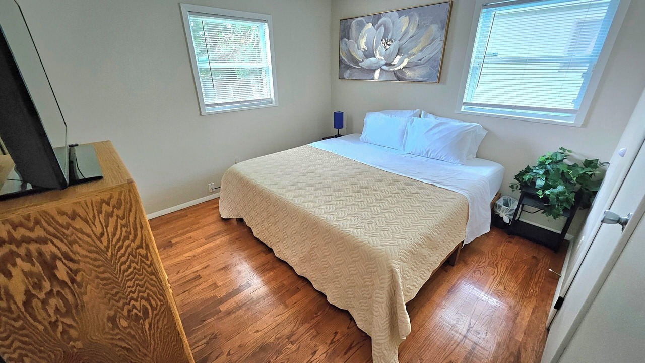 Photo of Bedroom in Lawrence