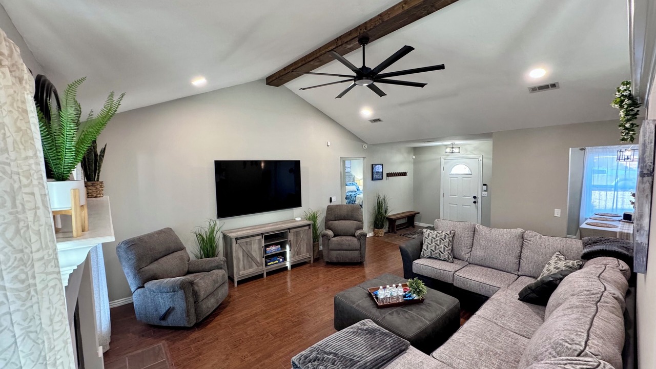 Photo of Livingroom in Lowell