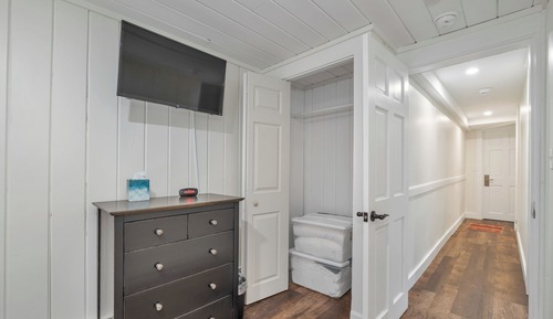 Economy Suite